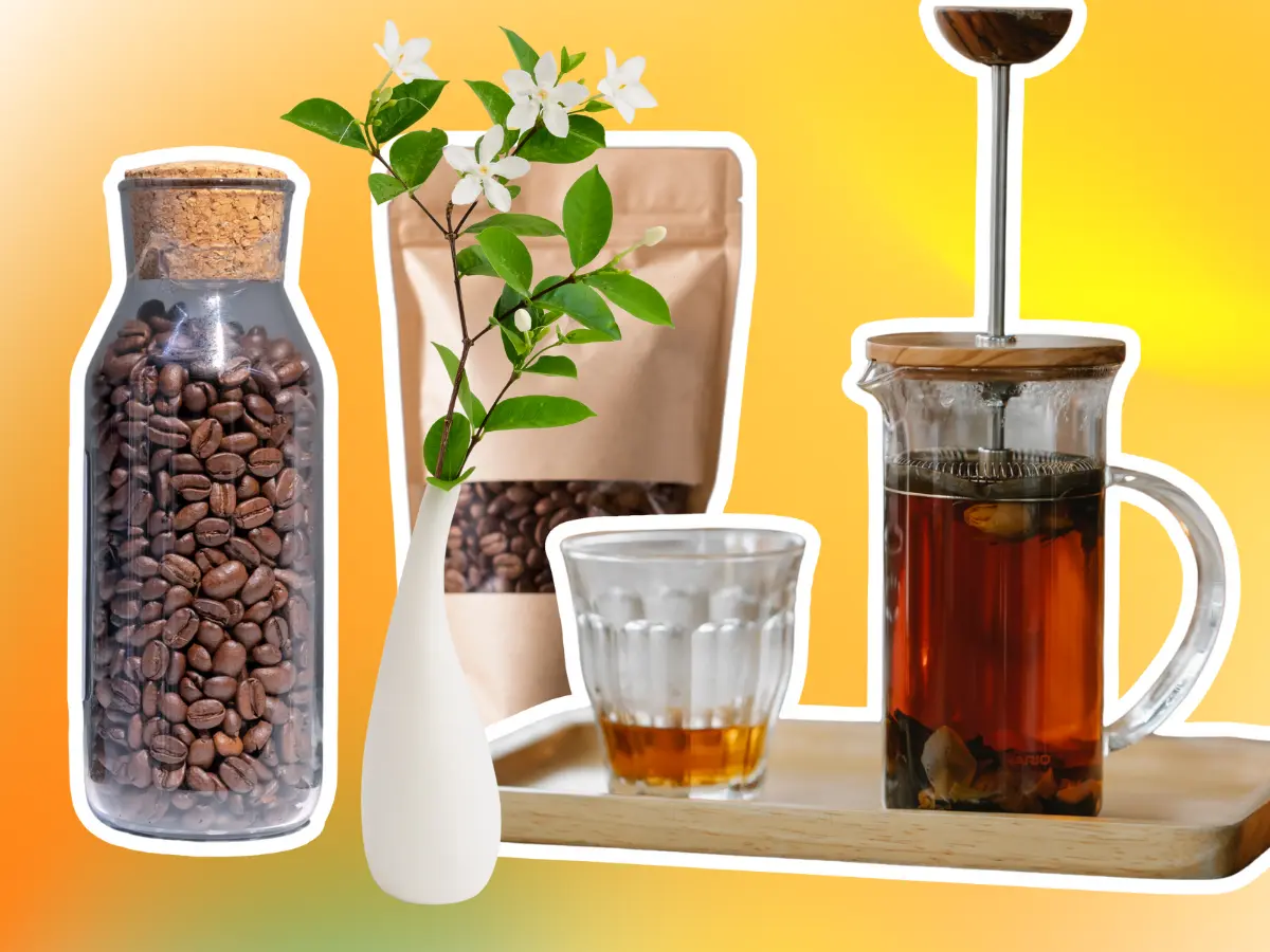 french press and fresh coffee beans
